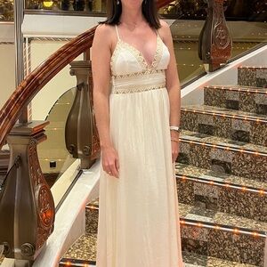 Lulus Small White and gold maxi dress sleeveless